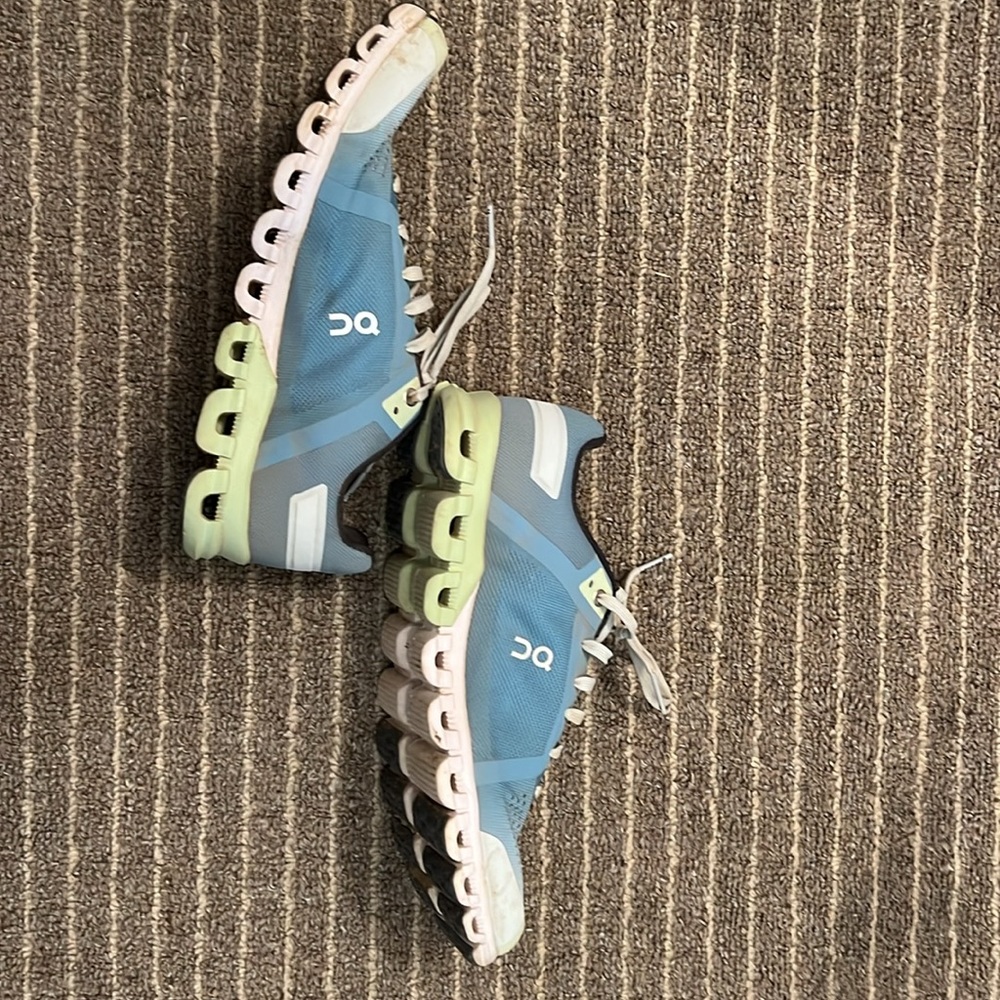 On Cloud, Size 9 - image 2